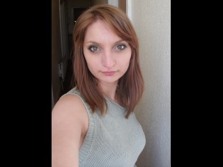 blonde tarryta perform close