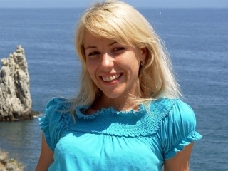 blonde jane perform dancing