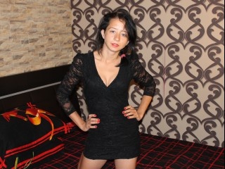 brunette hotmaddyx perform dancing