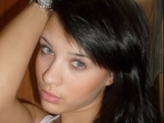 brunette brunellia perform cameltoe