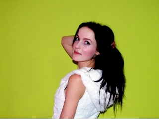 brunette nikkysweet94 perform dancing