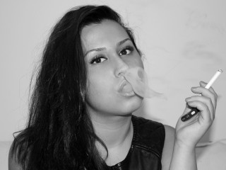 brunette daisymist perform close