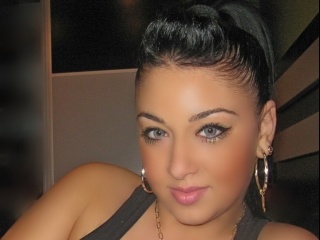 morena famousbrunet24 perform bailando