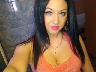 brunette alisyabrunet24 perform dancing