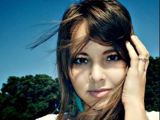 brunette laurynlovea