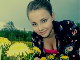 brunette laurynlovea