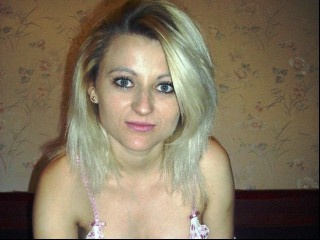 18 yo, girl live sex, shoulder length hair, white