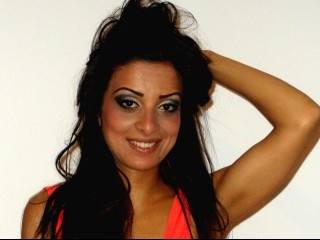 brunette beatrice perform anal