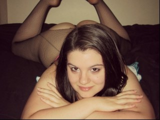brunette mistress maria perform