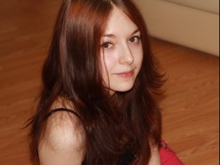 brunette alice perform cameltoe