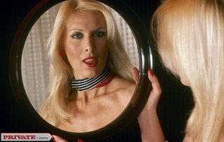 retro blond model red