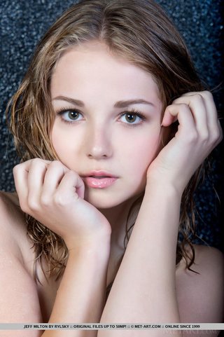 dulce jovencita likes húmeda