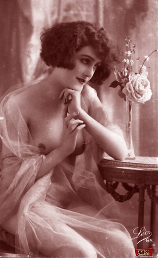 hot vintage chicks relaxing