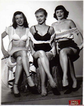 vintage girl posing naked