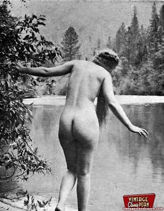 desnudas anonymous chicas hiding