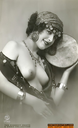 vintage sexy shaped girl