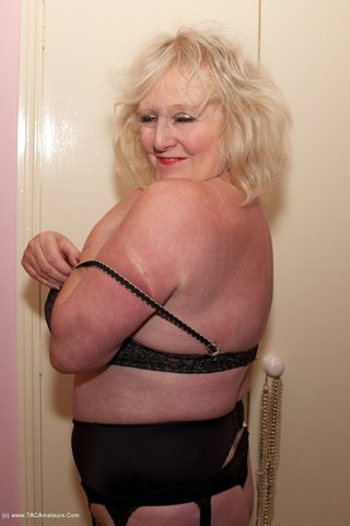 amateur, bbw, striptease, united kingdom