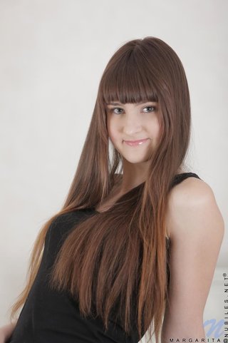 cabello largo, jovencita, tanga, tetitas