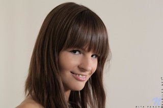 cabello largo, jovencita, tacones altos, tetazas