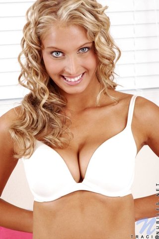 cabello largo, jovencita, tanga, tetas medianas