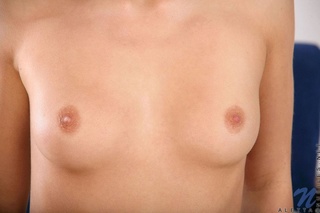 cabello largo, jovencita, tetas medianas, trasparente