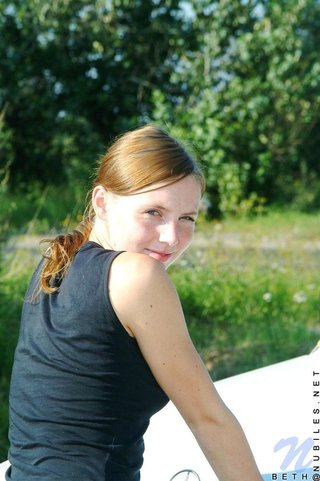 al aire libre, jovencita, tanga, tetitas