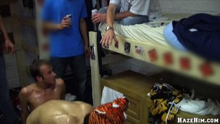 18+ jovencitas, gay, pobre, tragar