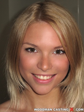 smiling faces hot blondes