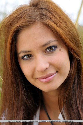 guapas jóvenes chica enseña