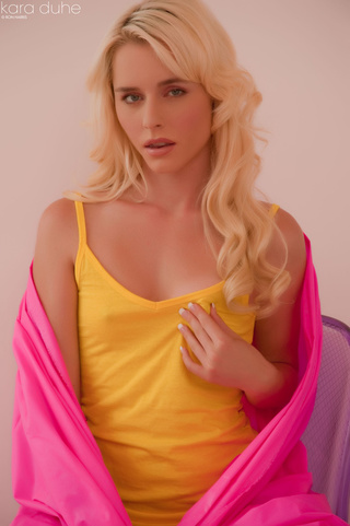 temptress yellow top seduces