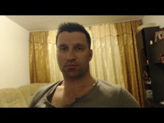 brunette muscleboy zoom