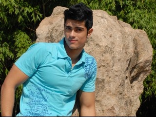 brunette young man iizzii
