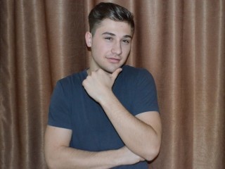 brunette young man roberttohott1