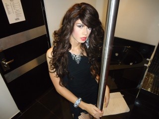 brunette young shemale kattsweet