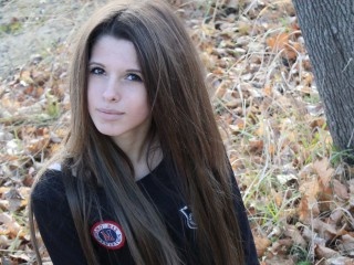 brunette teen babejulia