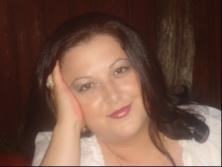 brunette crisstyna