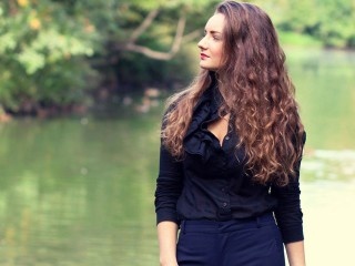 brunette teen baharnaz