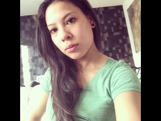 brunette sweetleaa dancing