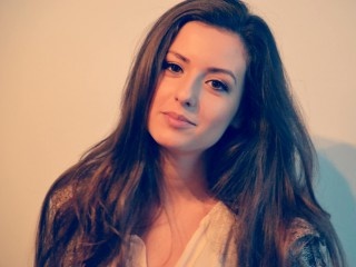 brunette teen lorapassion zoom
