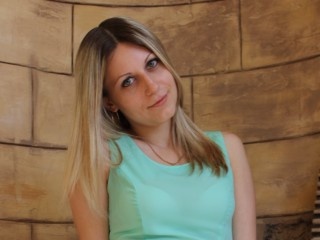 blonde anhelica