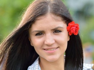 morena jovencita miky
