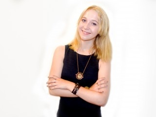 blonde teen mishel dancing