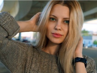 brunette teen brianna