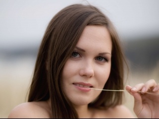 brunette lolka