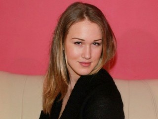 brunette teen debraca