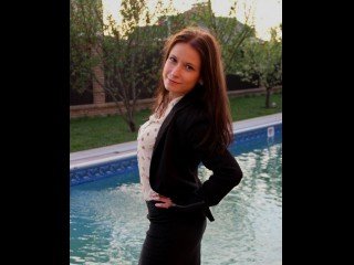 22 años, sexo en directo chica, tetas normales, uñas largas
