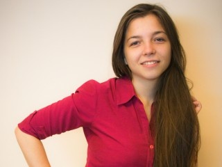 brunette teen bonalyi dancing