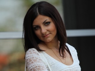 brunette tenderair