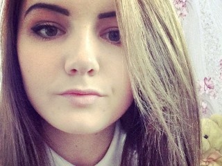 brunette teen nadinie