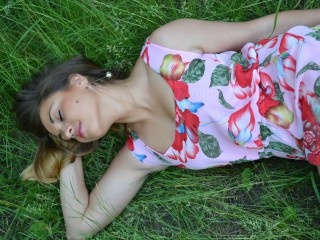 brunette margo